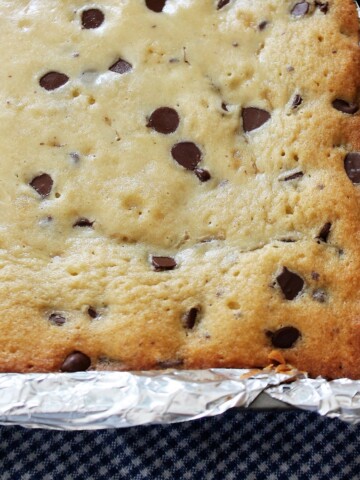 Gooey bars in a pan with chocolate chips.
