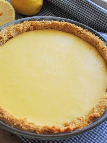 Whole creamy lemon pie from above.
