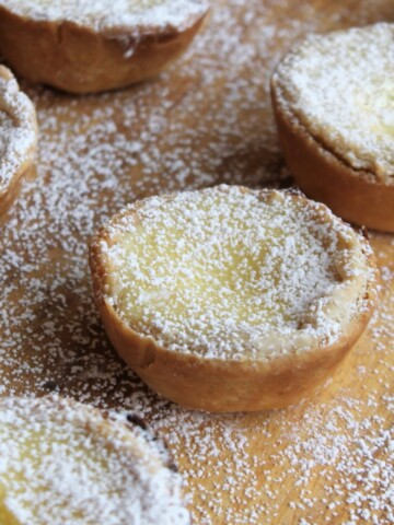 Little Mini custard tarts sprinkled with powdered sugar.